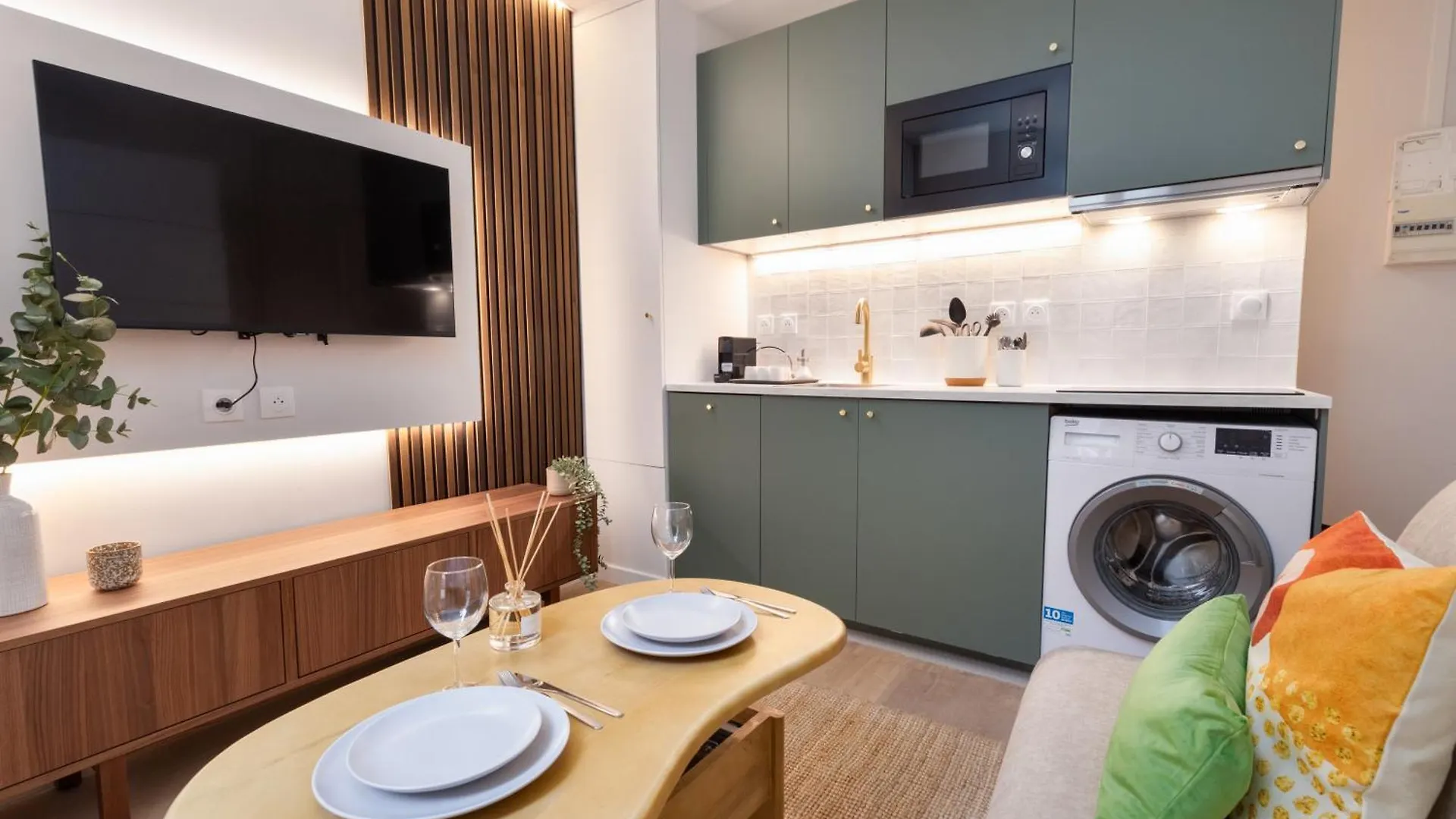 Stunning Tiny Studio - 5 Min To Eiffel Tower - Sleeps 2P Paris