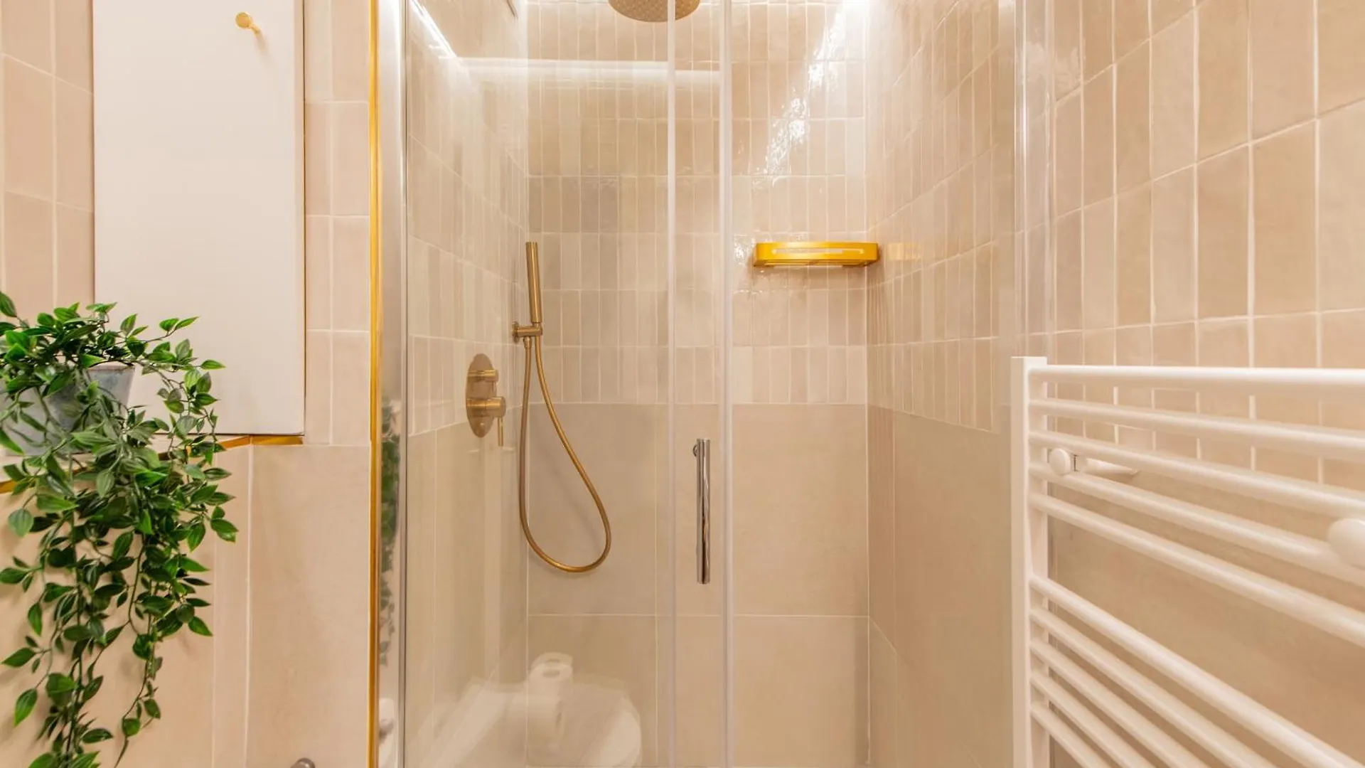 Stunning Tiny Studio - 5 Min To Eiffel Tower - Sleeps 2P Parijs Appartement